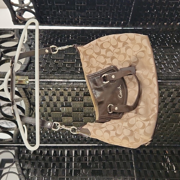 Coach shoulder bag - Picture 1 of 9